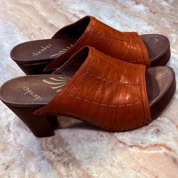 Dansko Shoes - Women’s DANSKO Randi chunky leather wooden clog sandal. Size 38